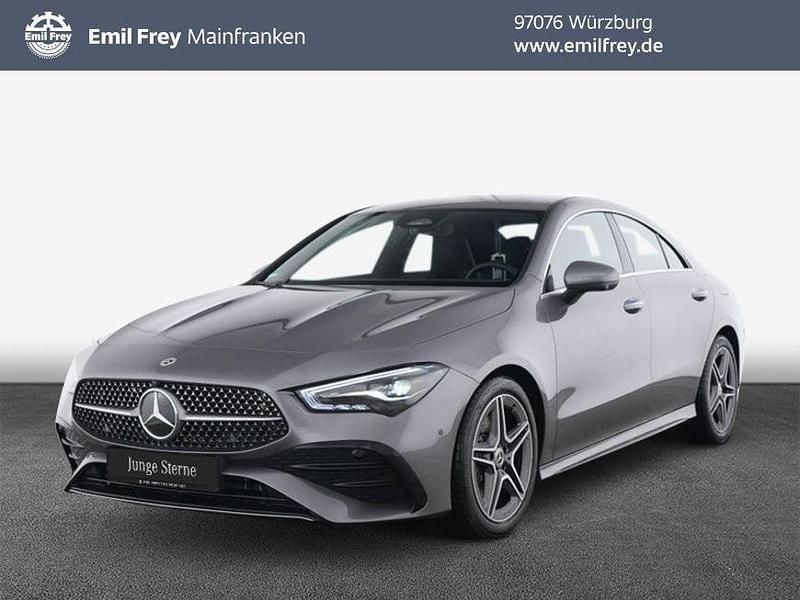 Grau Gebraucht 2025 Mercedes CLA200 AMG line Coupé | 36.640 € (Fairer Preis) - Bild 1/4