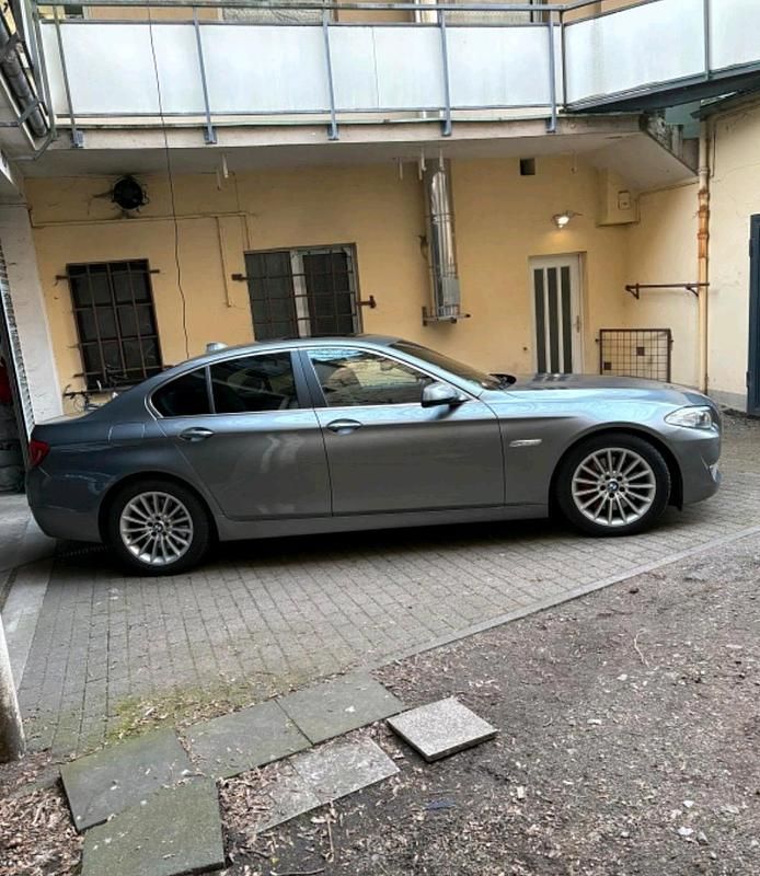 Grau Gebraucht 2010 BMW 530 Limousine | 12.999 € (Etwas zu teuer) - Bild 1/4