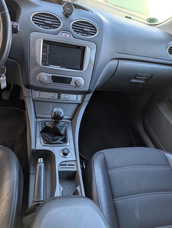 Gebraucht Ford Focus 115 PS (84 kW) 2008 Schwarz Limousine