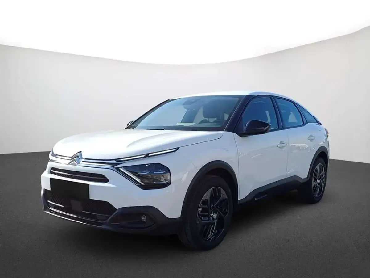 Używany Citroën C4 Feel 131 KM (96 kW) 2023 Biały Sedan/Limuzyna
