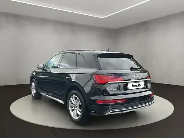 Używany Audi Q5 Ambiente 265 KM (194 kW) 2023 Czarny SUV