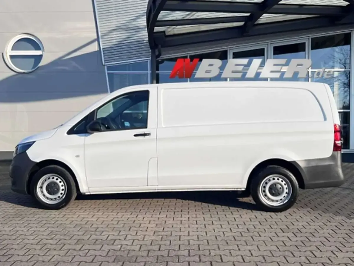Gebraucht Mercedes Vito 163 PS (119 kW) 2022 Arktikweiss Van
