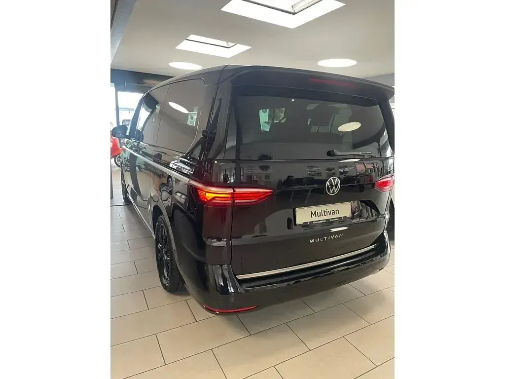Usata VW Multivan Style 150 CV (110 kW) 2026 Nero Monovolume
