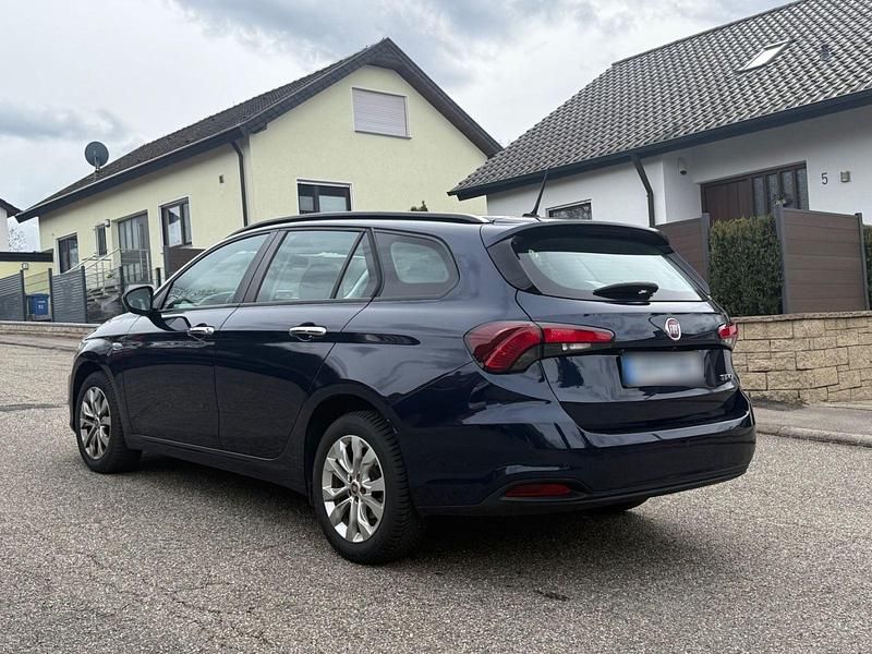 Gebraucht Fiat Tipo Pop 95 PS (69 kW) 2018 Blau Kombi