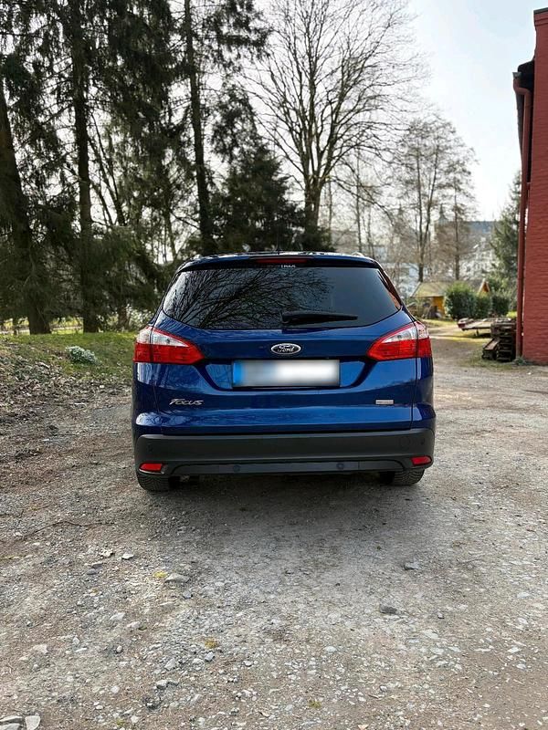 Gebraucht Ford Focus 125 PS (91 kW) 2014 Blau Kombi
