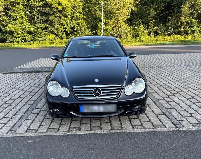 Schwarz Gebraucht 2006 Mercedes C180 Coupé | 2.999 € (Fairer Preis) - Bild 1/4