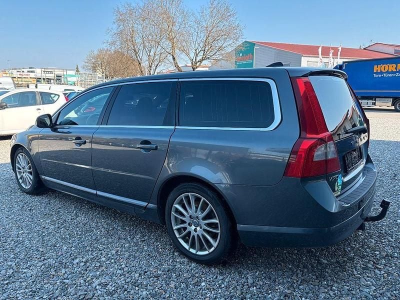 Gebraucht Volvo V70 Kinetic 109 PS (80 kW) 2010 Grau Kombi