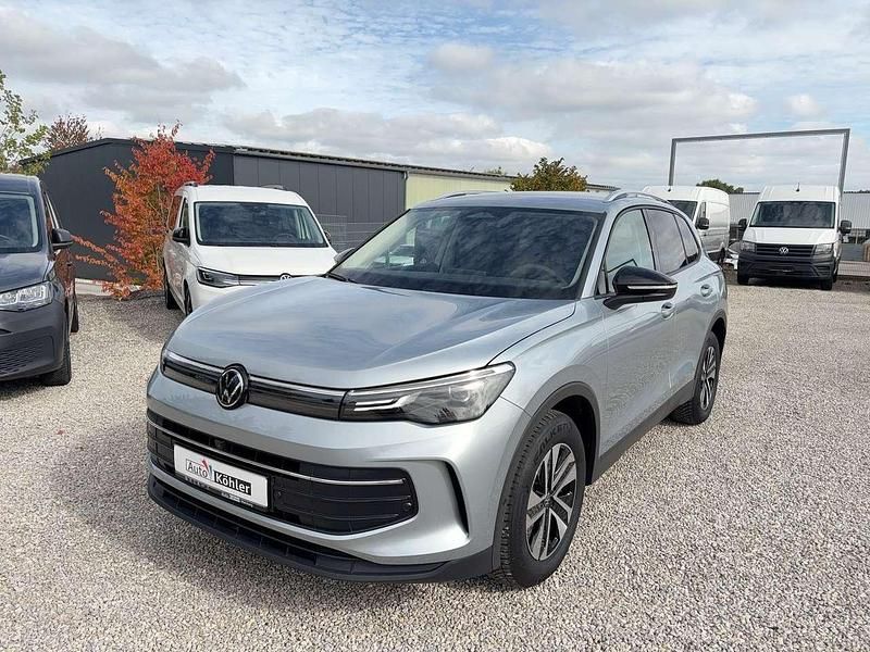 Gebraucht VW Tiguan 150 PS (110 kW) 2025 Oyster silver SUV