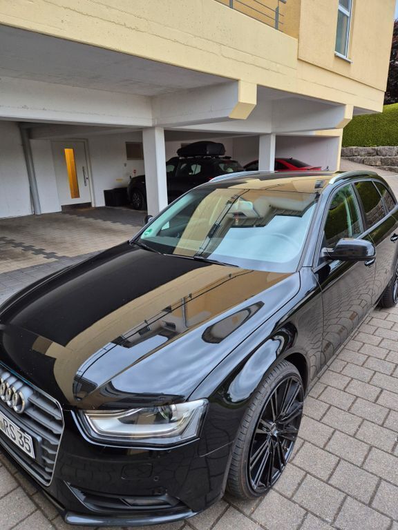Schwarz Gebraucht 2014 Audi A4 Ambiente Kombi | 11.800 € (Fairer Preis) - Bild 1/4