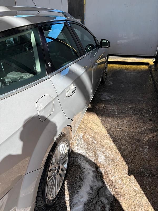 Gebraucht Ford Mondeo 140 PS (102 kW) 2008 Silber Kombi