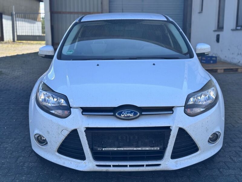 Gebraucht Ford Focus Champions Edition 101 PS (74 kW) 2012 Weiß Limousine