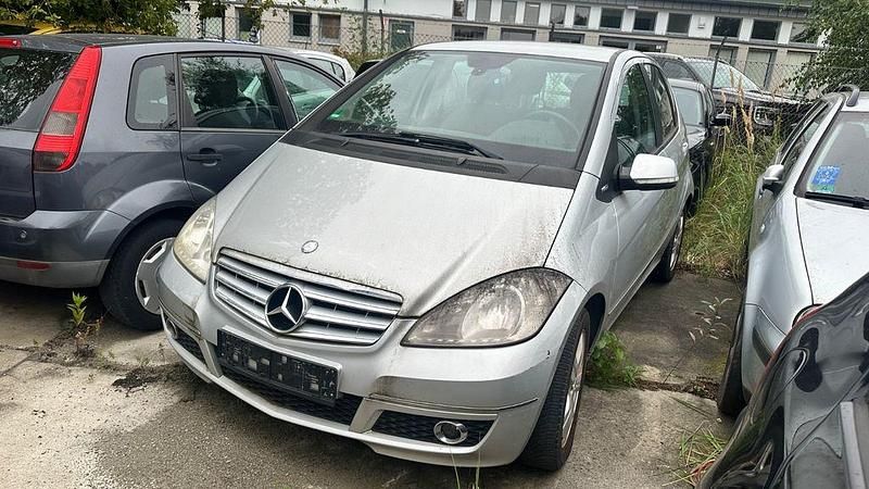 Silber Gebraucht 2008 Mercedes A150 Avantgarde Limousine | 1.700 € (Superpreis) - Bild 1/4