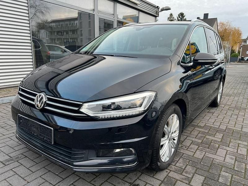 Schwarz Gebraucht 2019 VW Touran Highline Van / Kleinbus | 22.900 € (Etwas zu teuer) - Bild 1/4