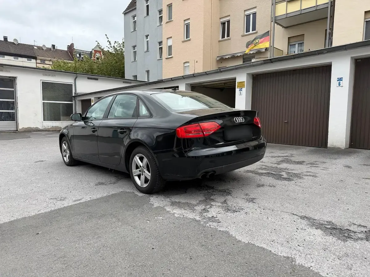 Gebraucht Audi A4 120 PS (88 kW) 2011 Schwarz Limousine