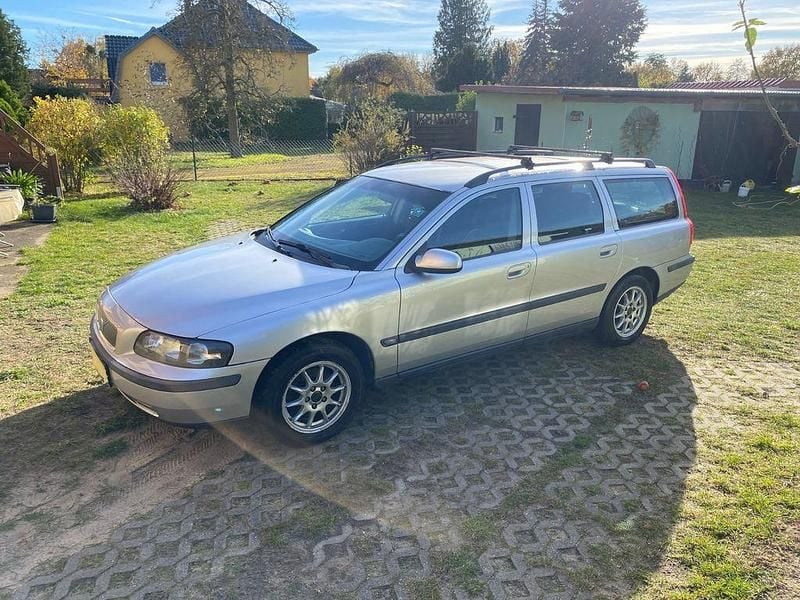 Silber Gebraucht 2001 Volvo V70 Kombi | 2.340 € (Fairer Preis) - Bild 1/4