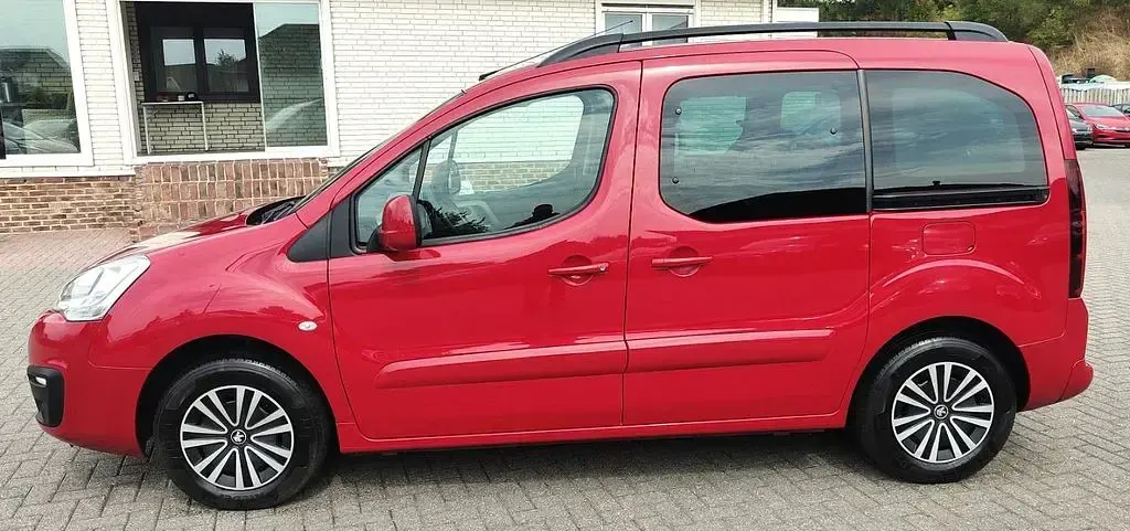Gebraucht Peugeot TePee Active 99 PS (72 kW) 2017 Rot Limousine