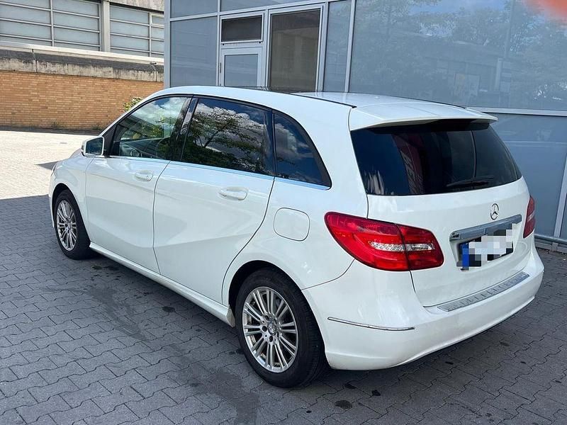 Gebraucht Mercedes B180 109 PS (80 kW) 2014 Calcitweiss  unilack Van / Kleinbus