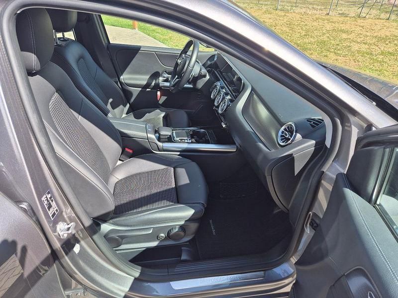 Gebraucht Mercedes B200 163 PS (119 kW) 2019 Grau Van / Kleinbus