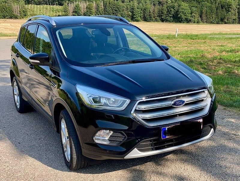 Schwarz Gebraucht 2018 Ford Kuga Titanium SUV | 16.444 € (Fairer Preis) - Bild 1/4