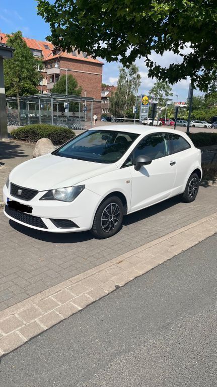 Weiß Gebraucht 2013 Seat Ibiza Reference Limousine | 3.700 € (Guter Preis) - Bild 1/4