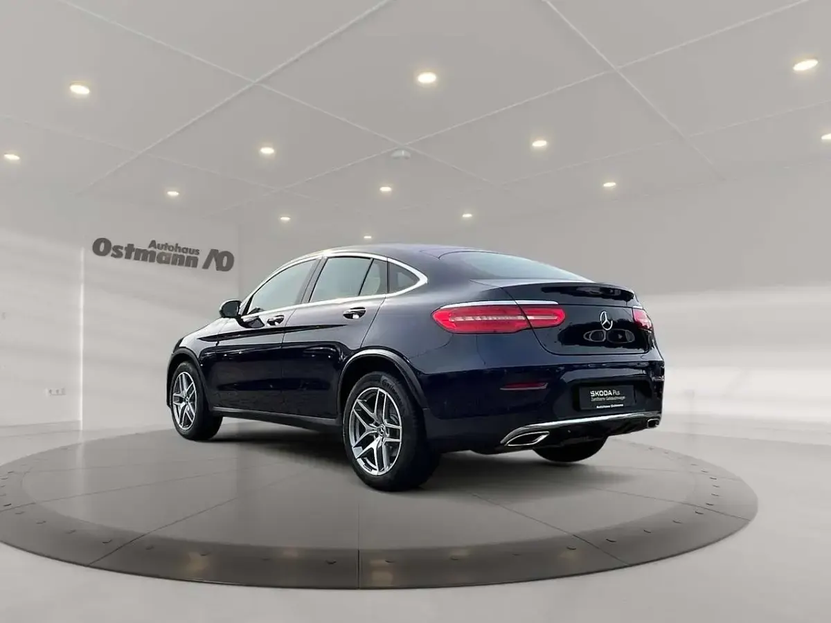 Gebraucht Mercedes GLC300 AMG line 245 PS (180 kW) 2019 Canvasitblaumetallic SUV