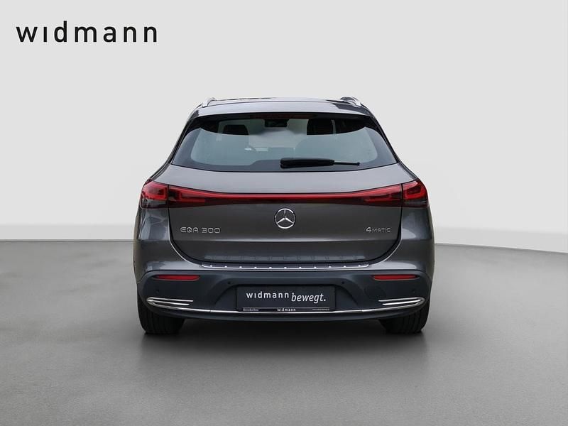 Gebraucht Mercedes EQA300 167 kW (228 PS) 2023 Metalliclack mountaingrau SUV