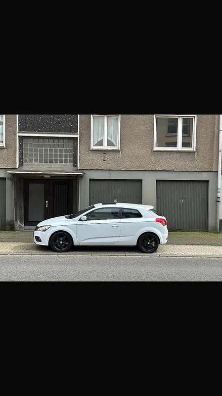 Weiß Gebraucht 2011 Kia Ceed Kleinwagen | 5.999 € (Fairer Preis) - Bild 1/4