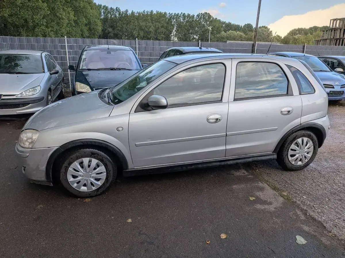 Gebraucht Opel Corsa Sport 80 PS (58 kW) 2005 Silber Kleinwagen