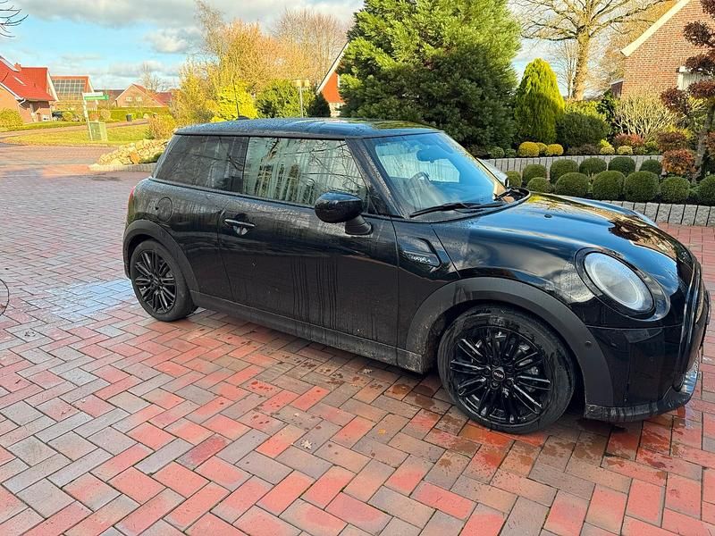 Schwarz Gebraucht 2022 Mini Cooper Classic Kleinwagen | 19.800 € (Fairer Preis) - Bild 1/4
