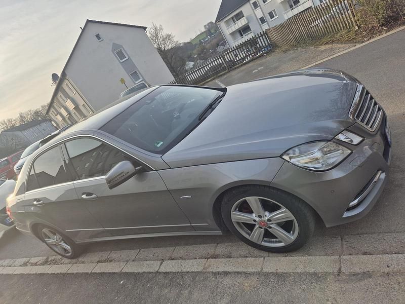 Gebraucht Mercedes E200 136 PS (100 kW) 2012 Grau Limousine