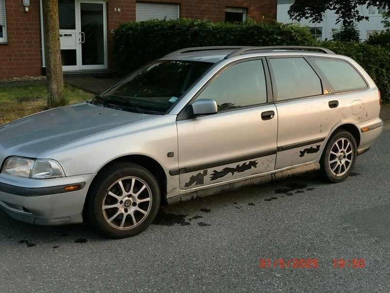 Gebraucht Volvo V40 122 PS (89 kW) 1999 Silber Kombi