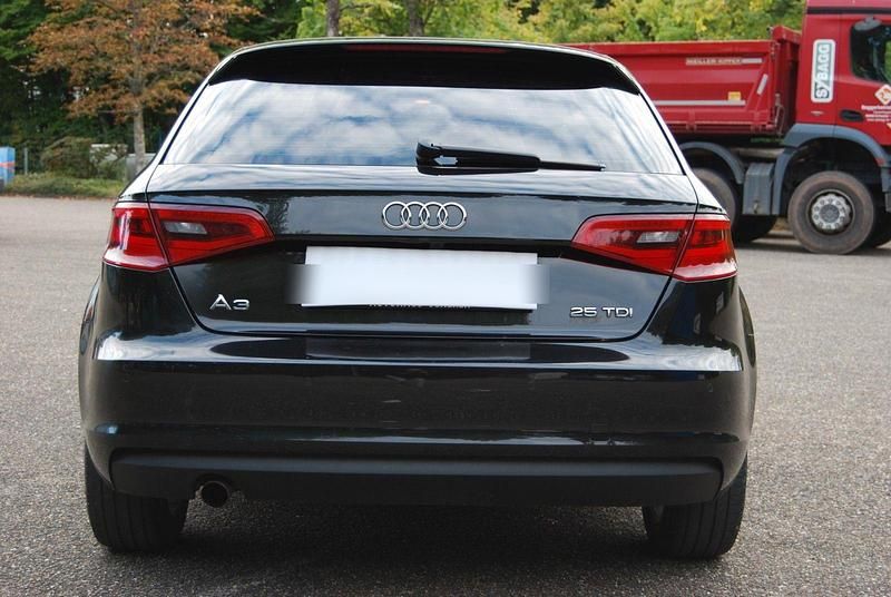 Gebraucht Audi A3 Ambition 110 PS (80 kW) 2015 Schwarz Limousine