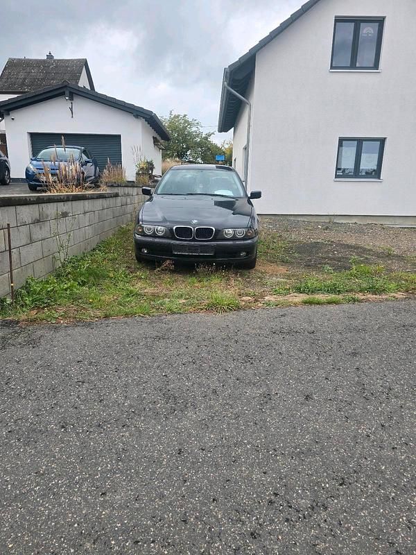 Schwarz Gebraucht 2002 BMW 520 Limousine | 2.500 € (Guter Preis) - Bild 1/4