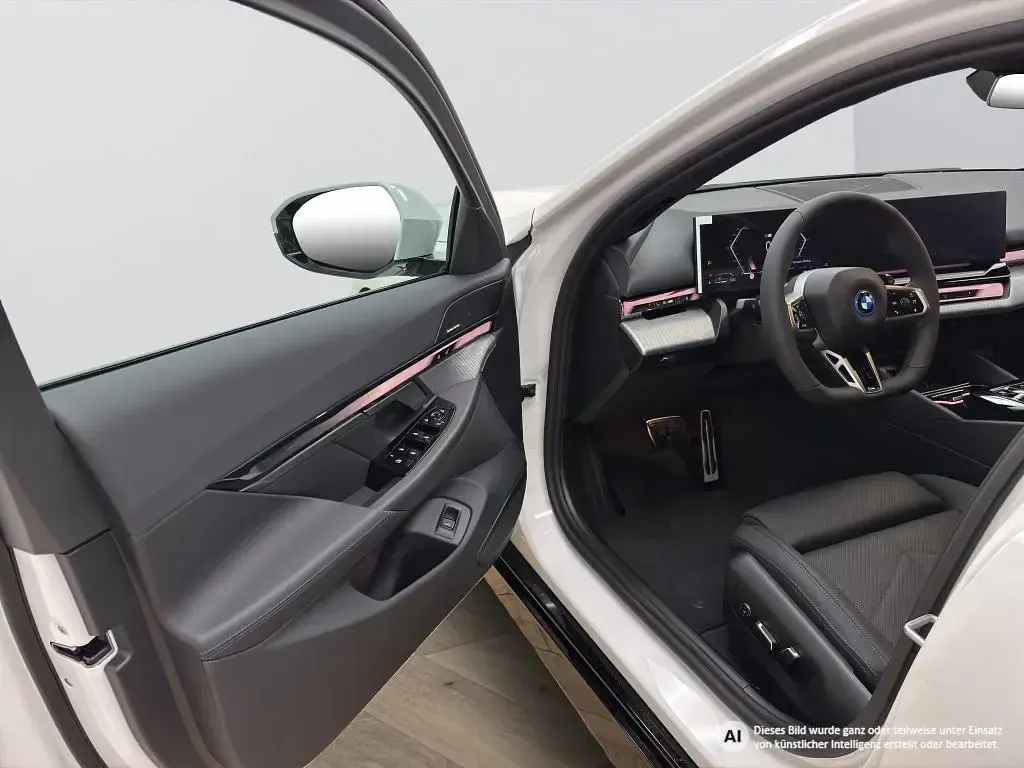 Gebraucht BMW 530e M Sport 299 PS (219 kW) 2025 Weiß Kombi