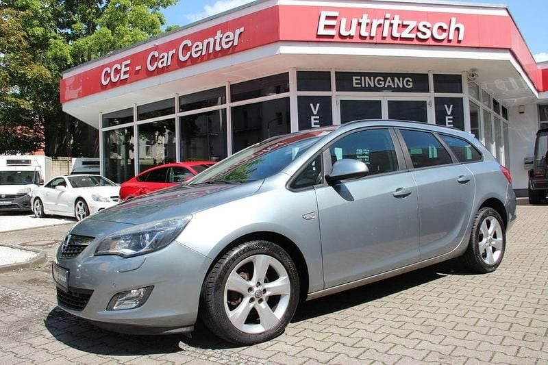 Gebraucht Opel Astra Design Edition 95 PS (69 kW) 2011 Silber Kombi