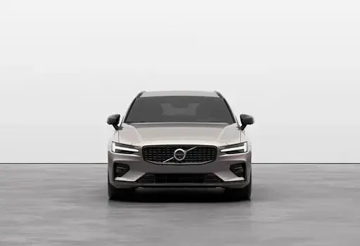 Gebraucht Volvo V60 Plus 197 PS (144 kW) 2024 Bright dusk (silber) Kombi