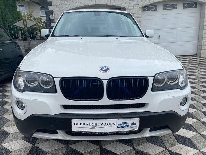 Weiß Gebraucht 2009 BMW X3 Comfort Edition SUV | 8.577 € (Etwas zu teuer) - Bild 1/4