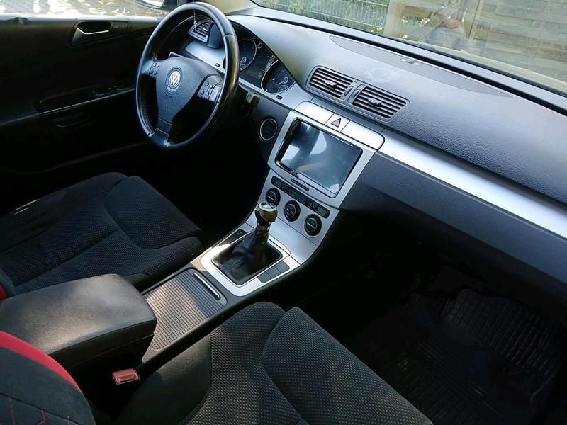 Second-hand VW Passat 110 CP (80 kW) 2009 Negru Break