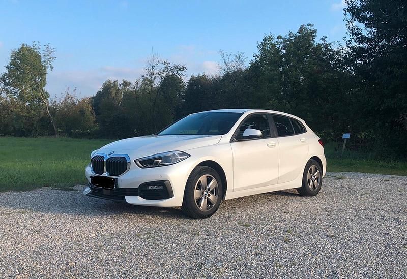 Weiß Gebraucht 2019 BMW 116 Advantage Kleinwagen | 15.600 € (Fairer Preis) - Bild 1/4