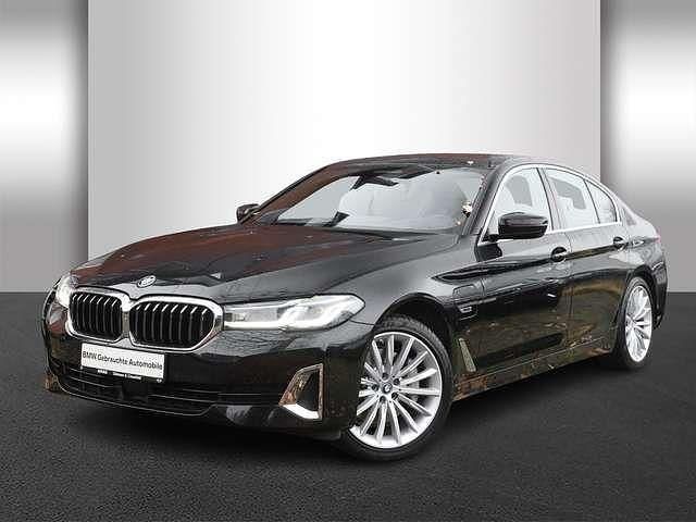 Gebraucht BMW 530e 292 PS (214 kW) 2023 Saphirschwarz metallic Limousine