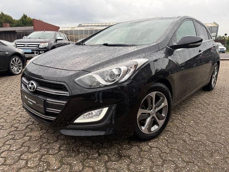 Schwarz Gebraucht 2016 Hyundai i30 Passion Limousine | 9.699 € (Fairer Preis) - Bild 1/4