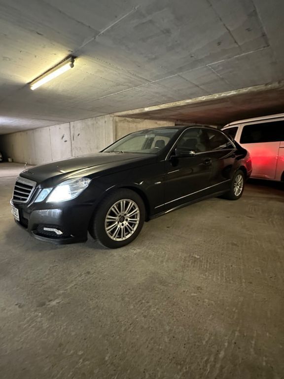 Schwarz Gebraucht 2009 Mercedes E220 Avantgarde Limousine | 7.190 € (Superpreis) - Bild 1/4