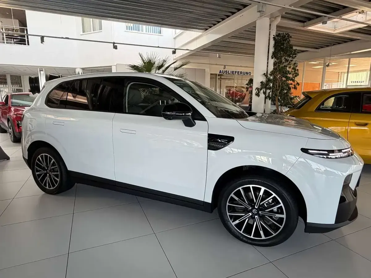 Neu Leapmotor B10 160 kW (218 PS) 2026 Light white SUV