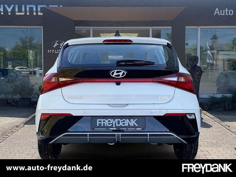 Neu Hyundai i20 Select 101 PS (74 kW) 2025 Atlas white Kleinwagen