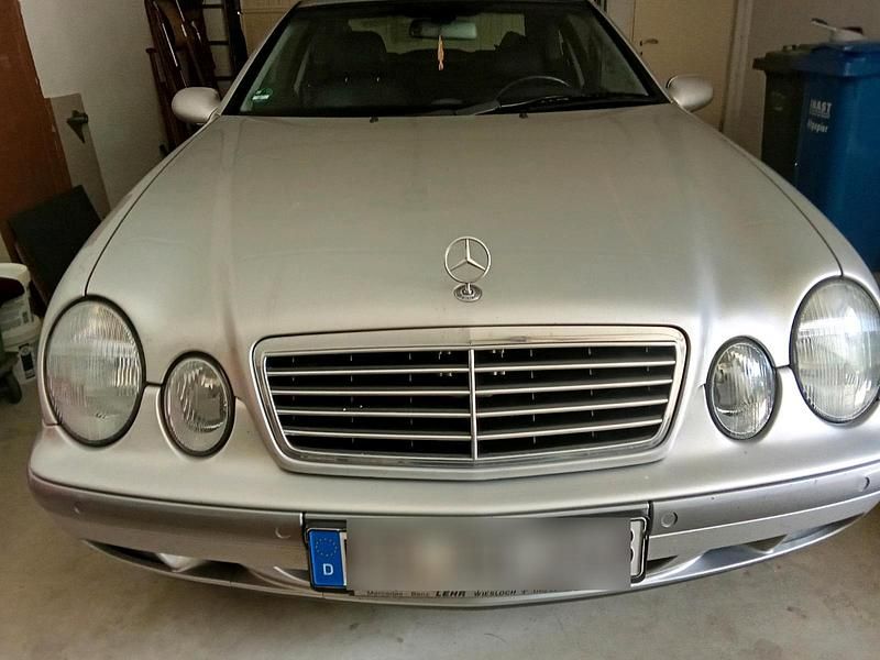 Grau Gebraucht 1999 Mercedes CLK200 Elegance Coupé | 3.700 € (Etwas zu teuer) - Bild 1/4