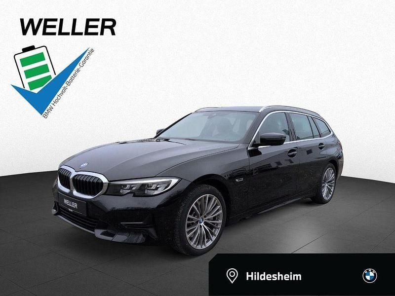 Schwarz ii (schwarz) Gebraucht 2022 BMW 330e Sport Line Kombi | 29.450 € (Guter Preis) - Bild 1/4