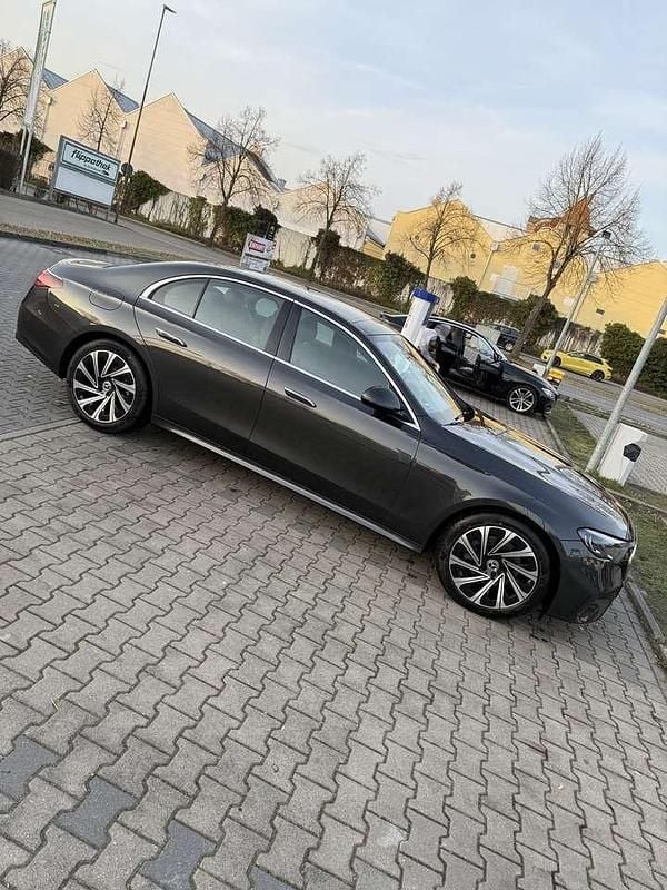 Gebraucht Mercedes E220 Advanced 197 PS (144 kW) 2024 Grau Limousine