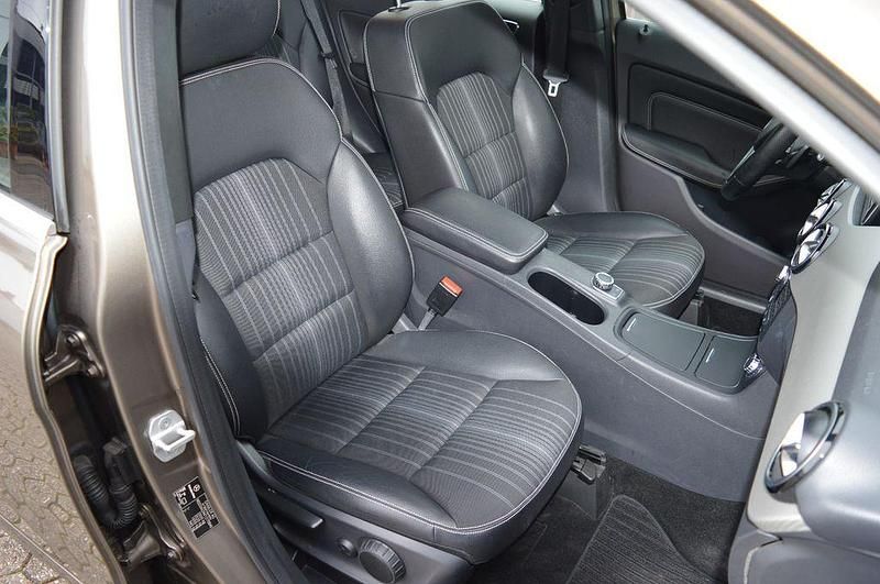 Gebraucht Mercedes B250 Sport 211 PS (155 kW) 2013 Monolithgrau Van / Kleinbus