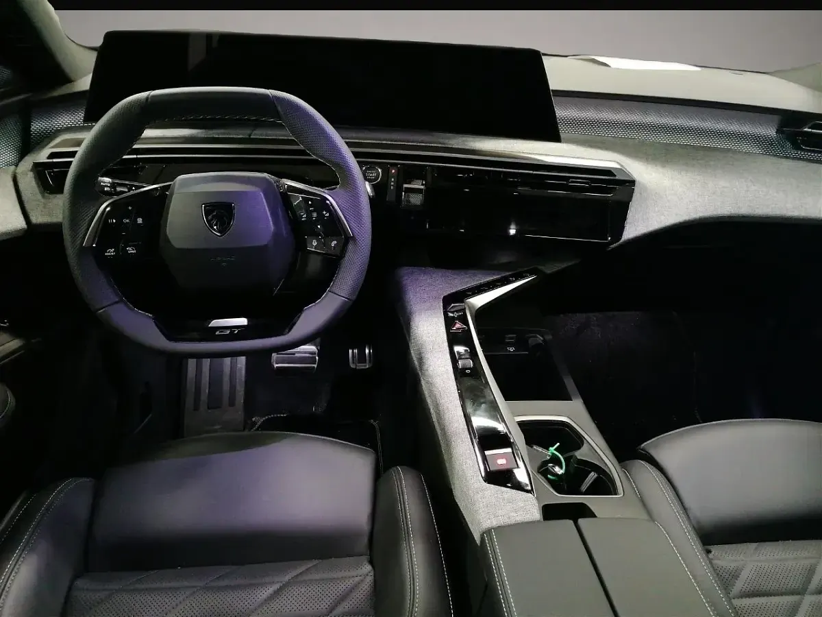 Gebraucht Peugeot e-5008 GT 156 kW (213 PS) 2026 Schwarz SUV