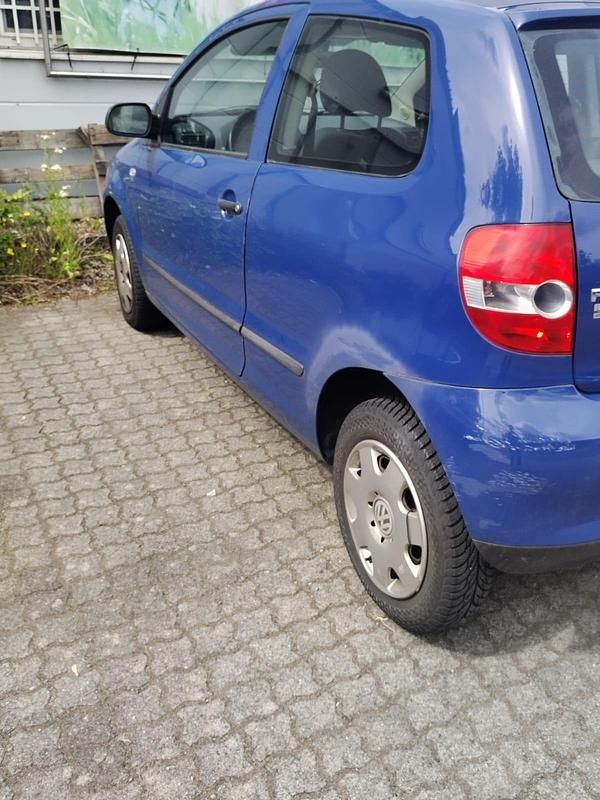 Gebraucht VW Fox 55 PS (40 kW) 2005 Blau Kleinwagen